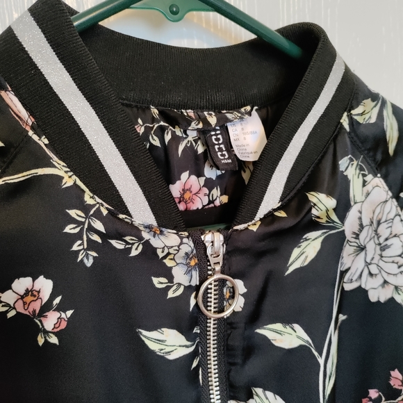H&M silky floral bomber jacket - Picture 4 of 9